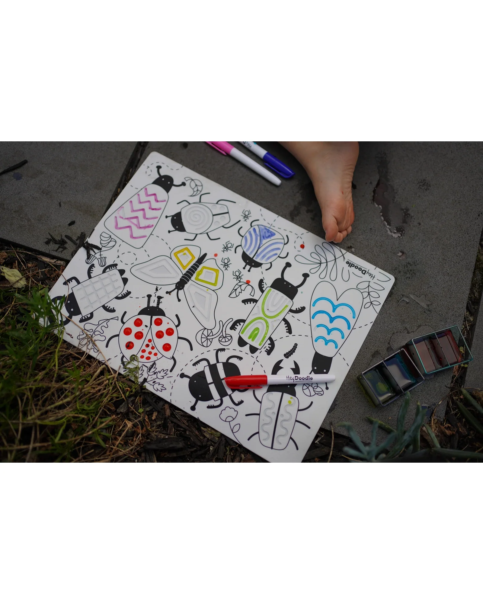 HeyDoodle Busy Bugs Sensory Colouring & Doodle Mat - Image 4