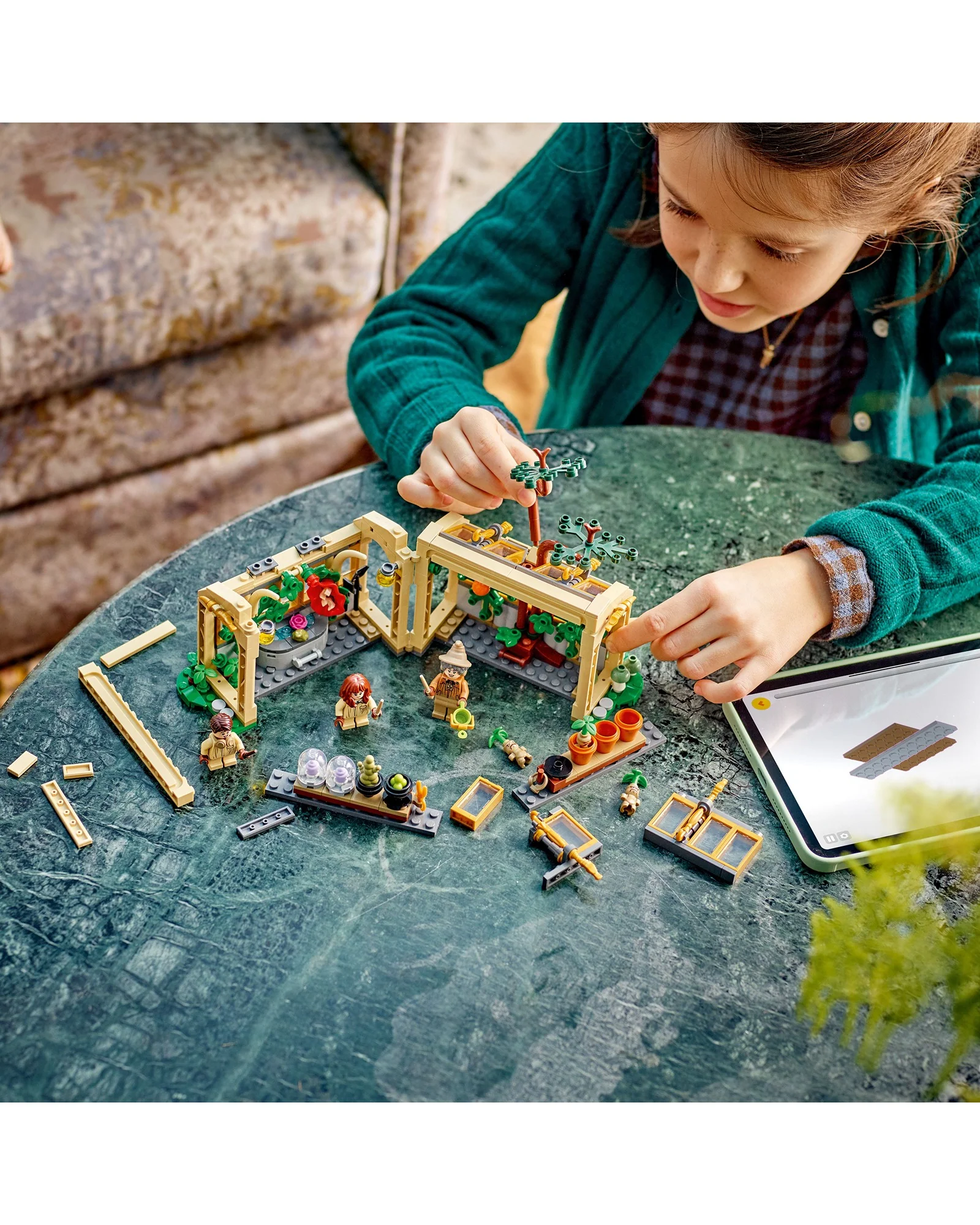 76445 Hogwarts™ Castle: Herbology Class - Image 3