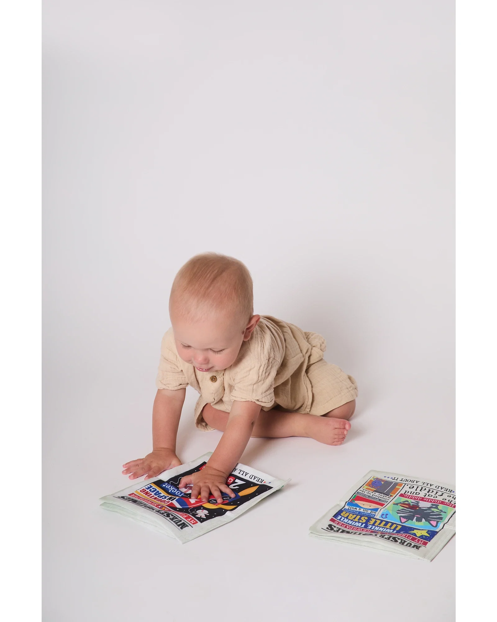 Jo & NicS Crinkly Cloth Books - Space Count - Image 2