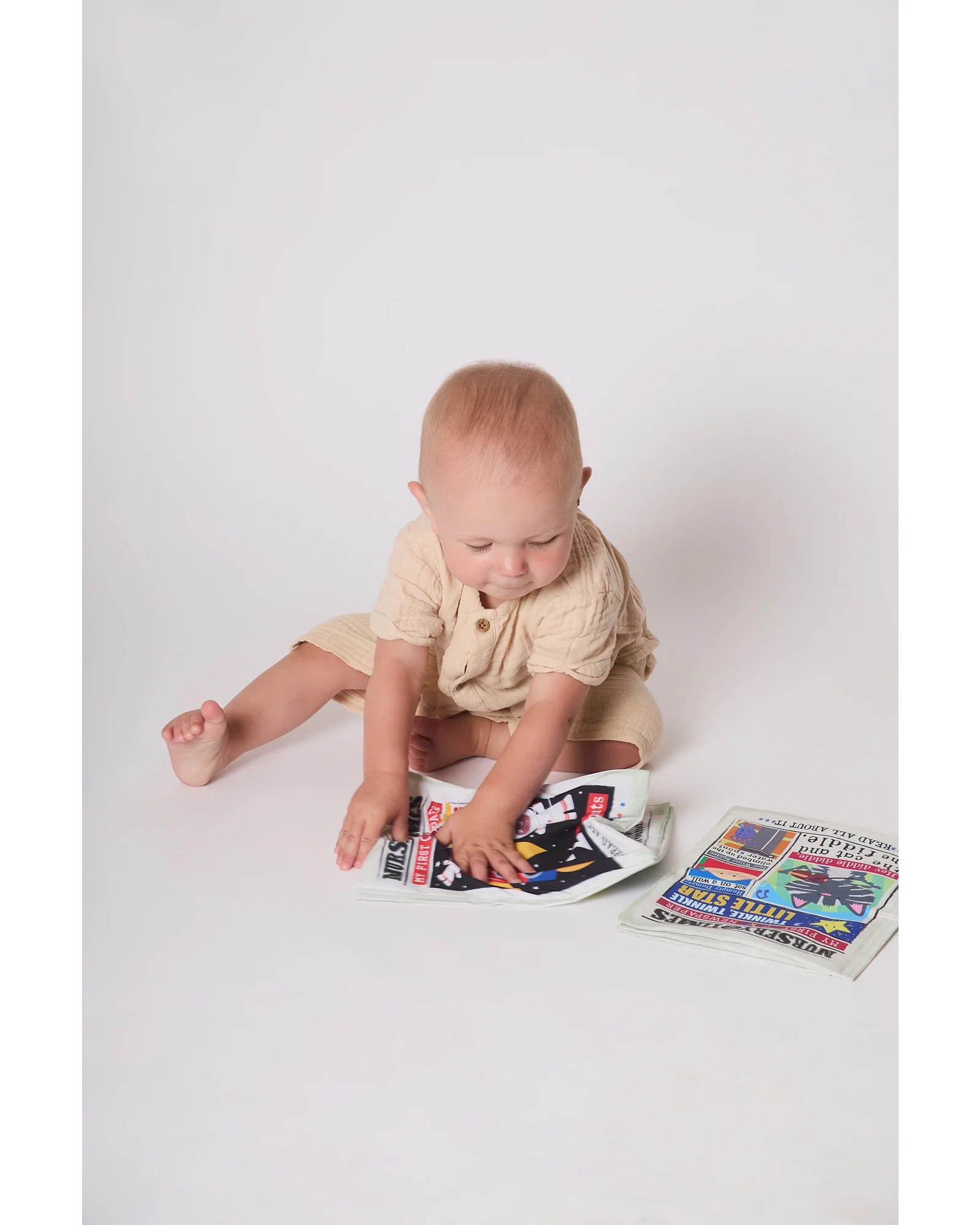 Jo & NicS Crinkly Cloth Books - Space Count - Image 7