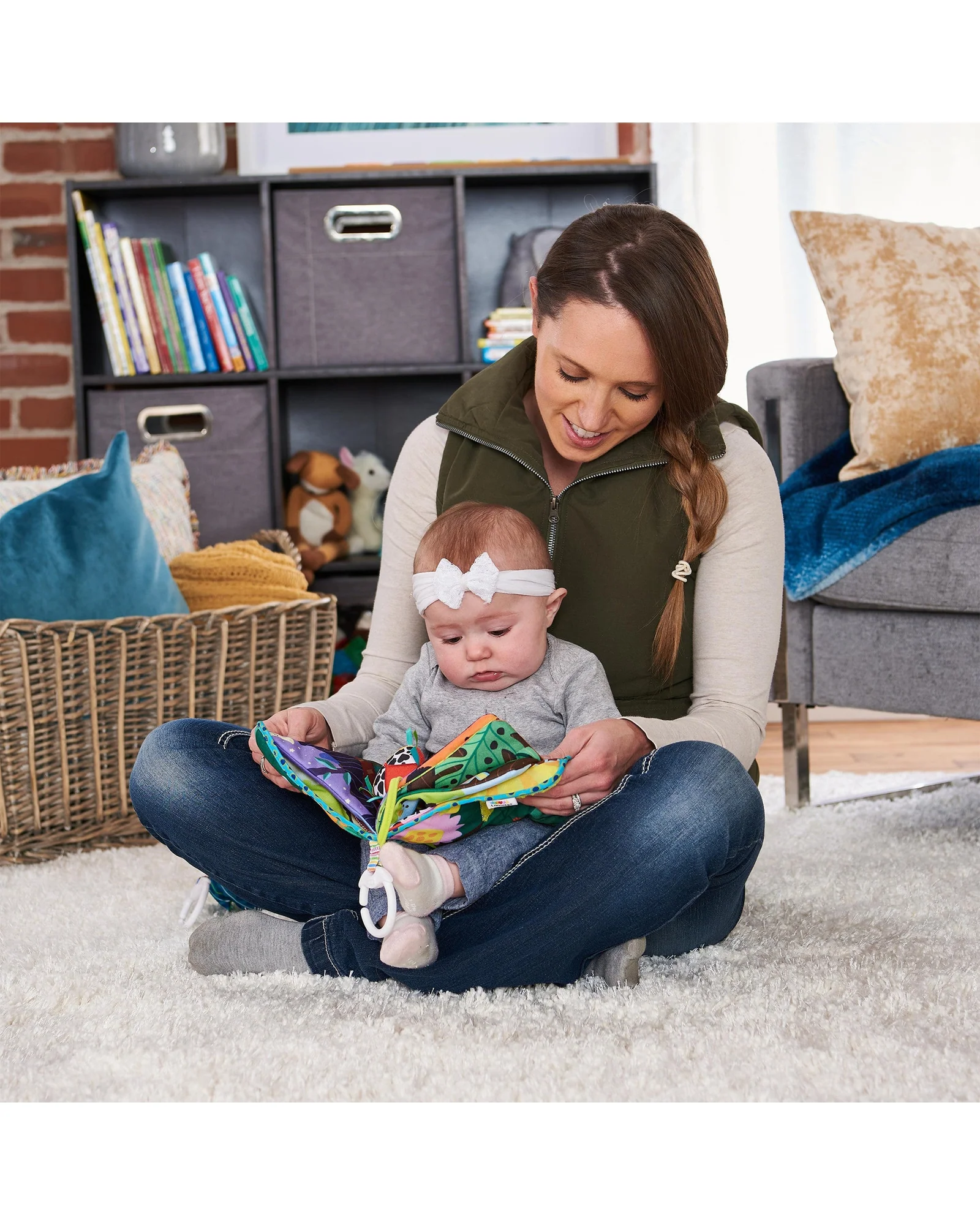 Lamaze Bitty Bugs Day Soft Book - Image 15