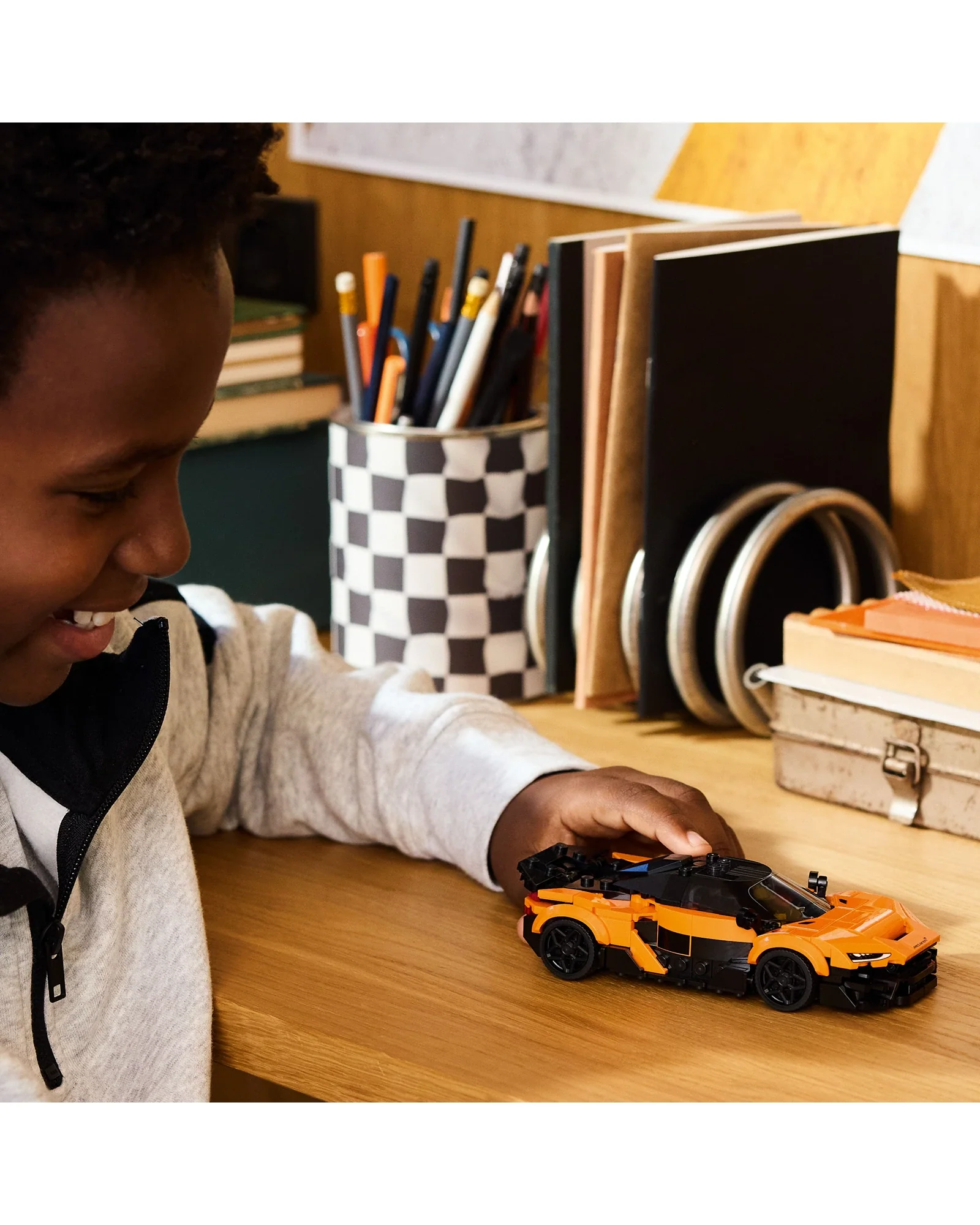 77257 McLaren W1 - Image 4