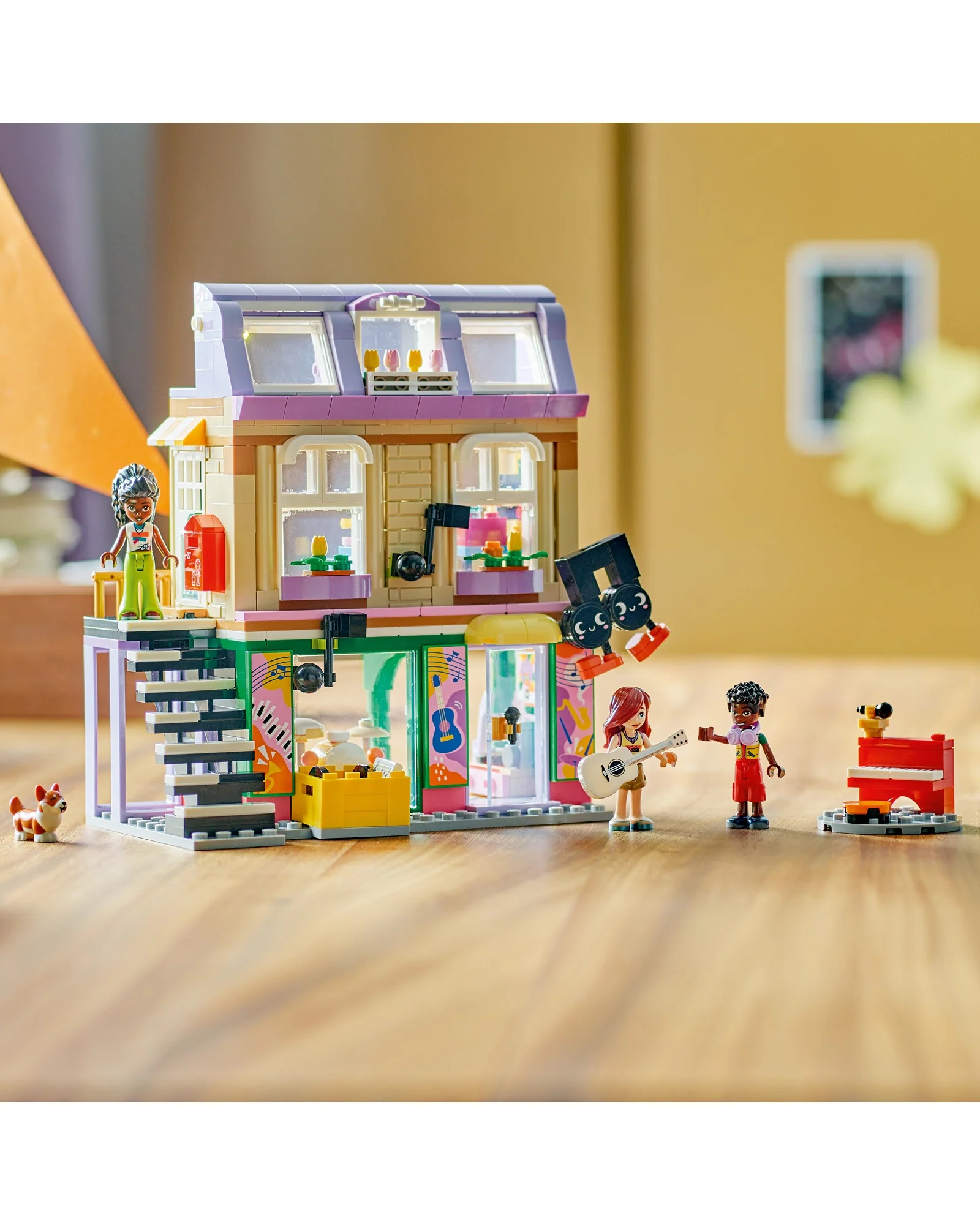 42653 Music Store & Apartment - Image 6
