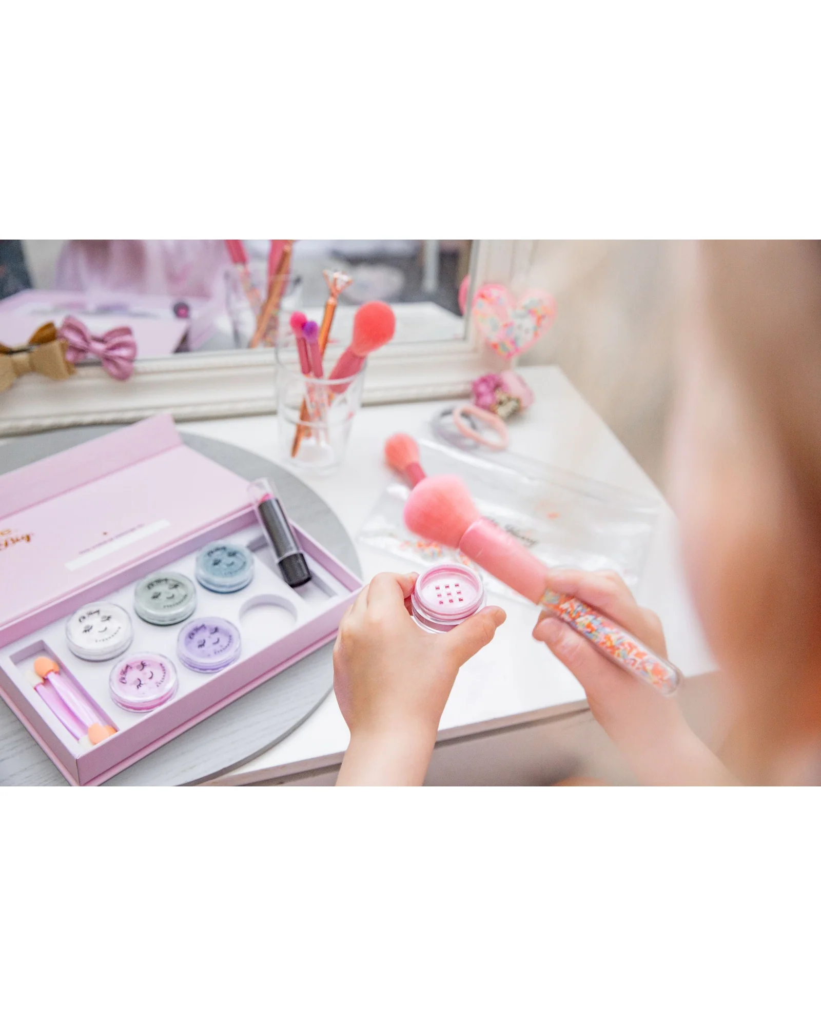 Oh Flossy Deluxe Makeup Set - Image 12