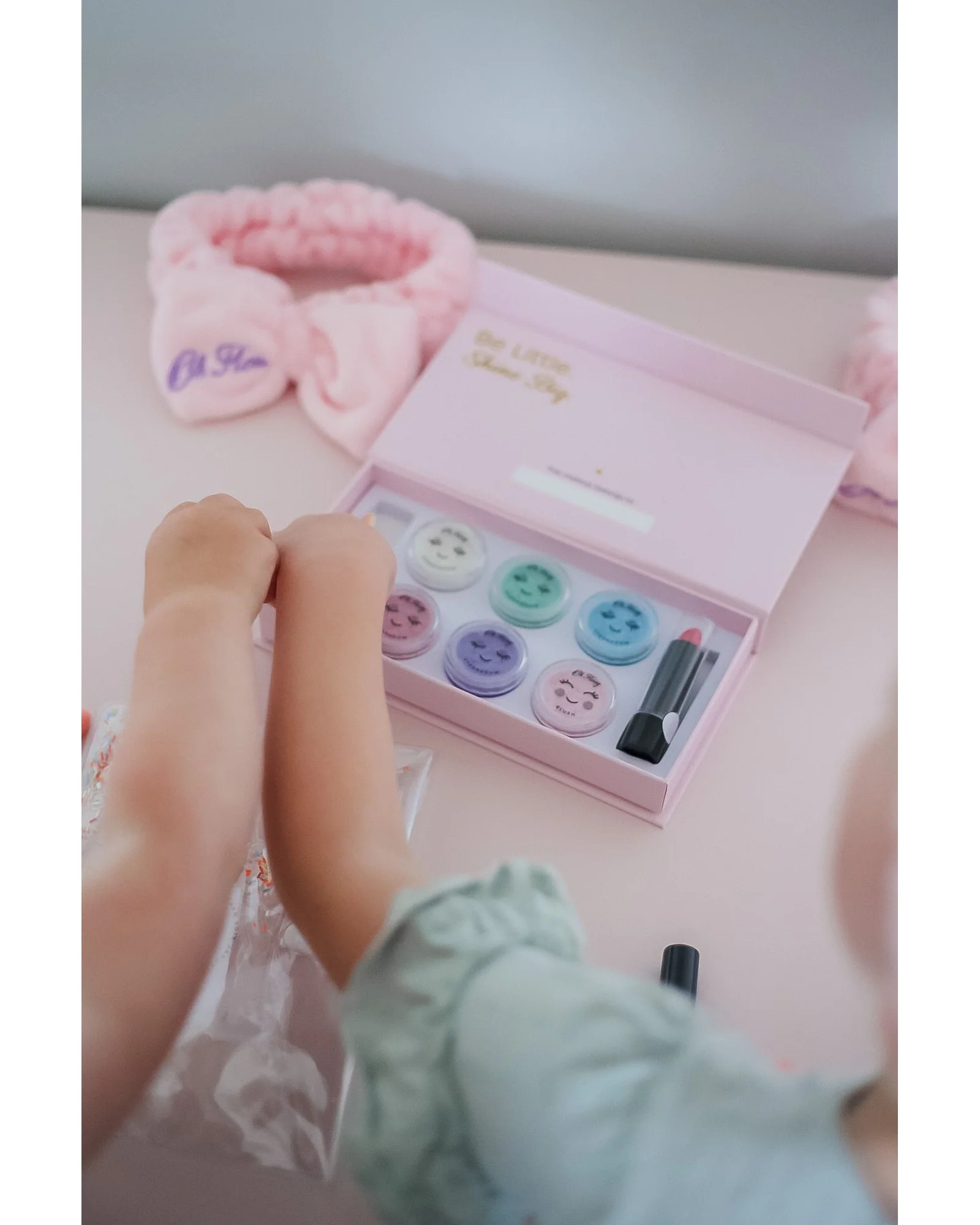 Oh Flossy Deluxe Makeup Set - Image 5