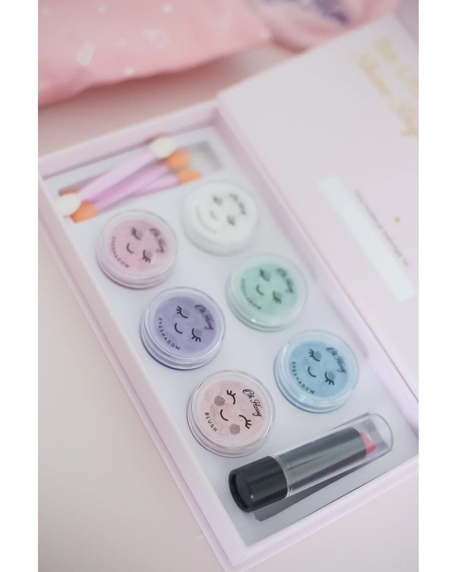 Oh Flossy Deluxe Makeup Set - Image 6