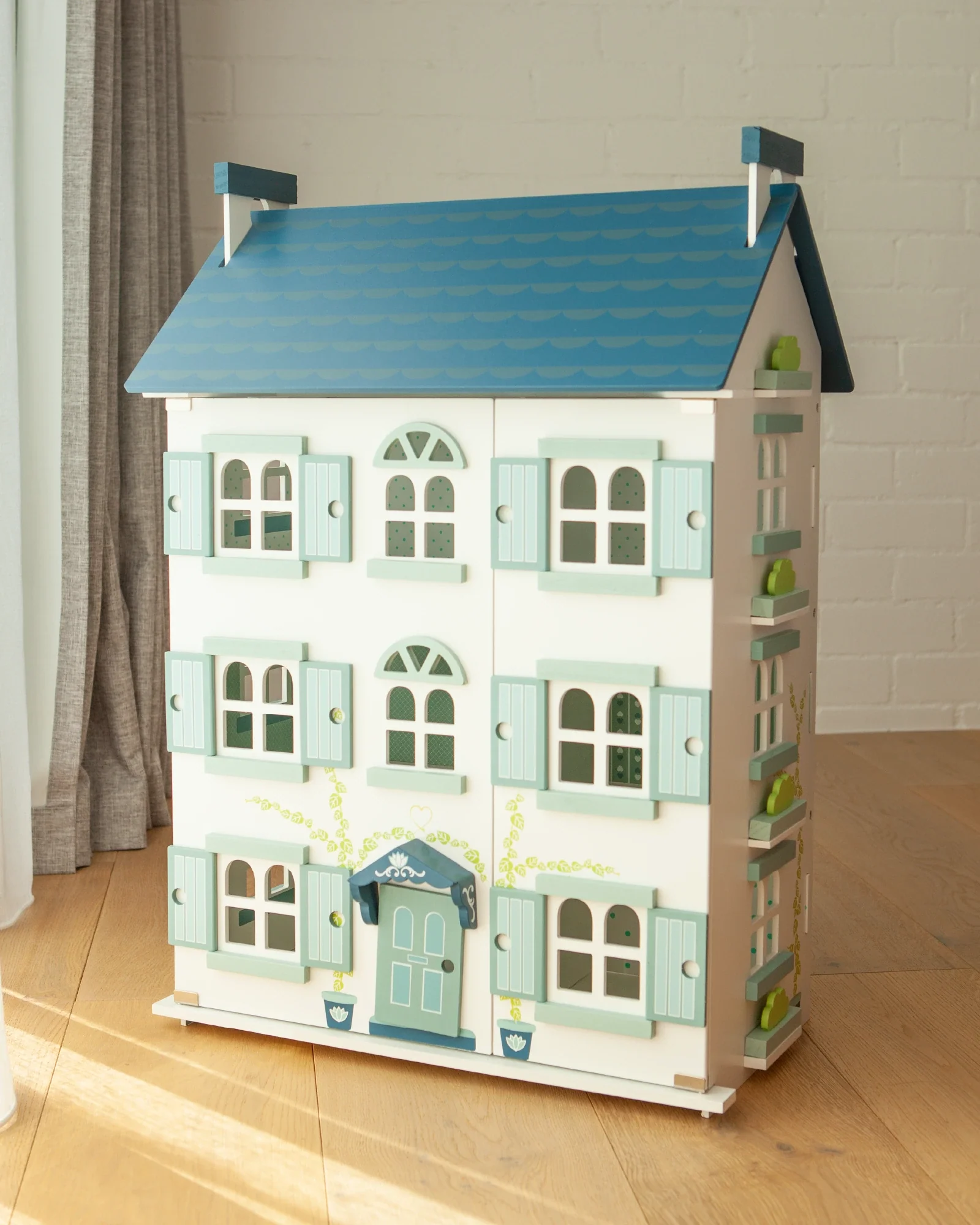 Belle Mansion Doll house