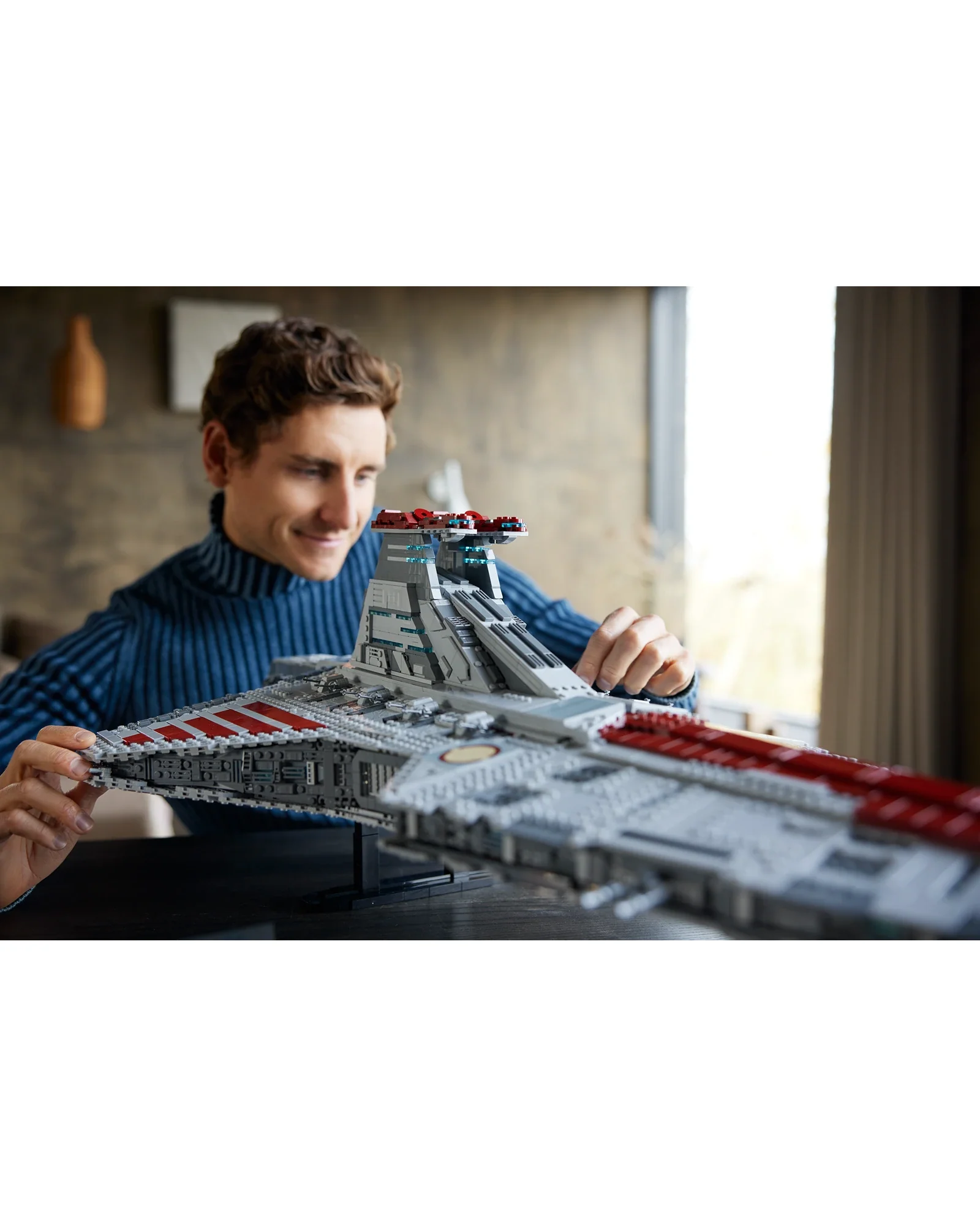 75367 Venator-Class Republic Attack Cruiser - Image 2
