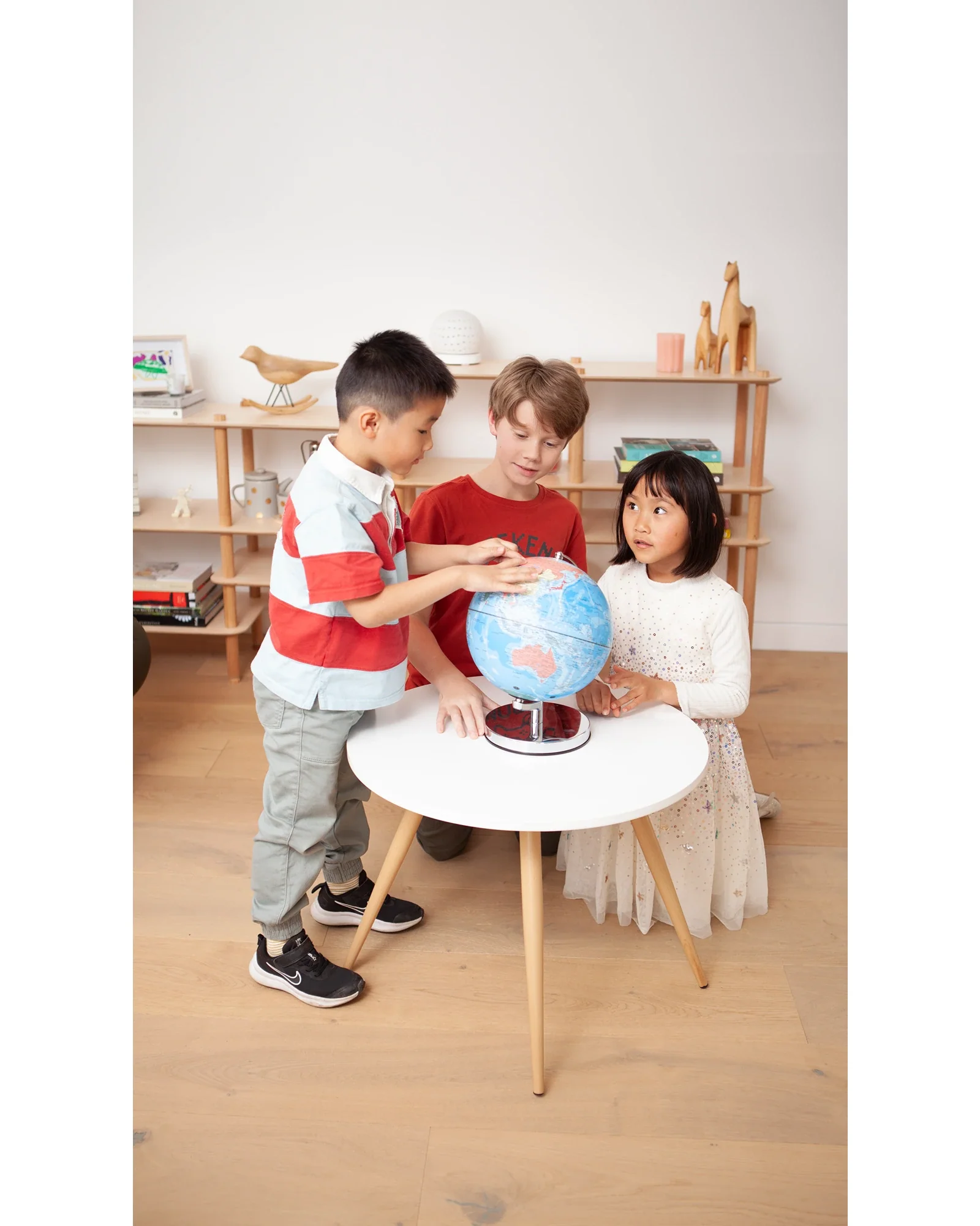 Explorer Globe with Touch Sensor Light 25cm - Image 5